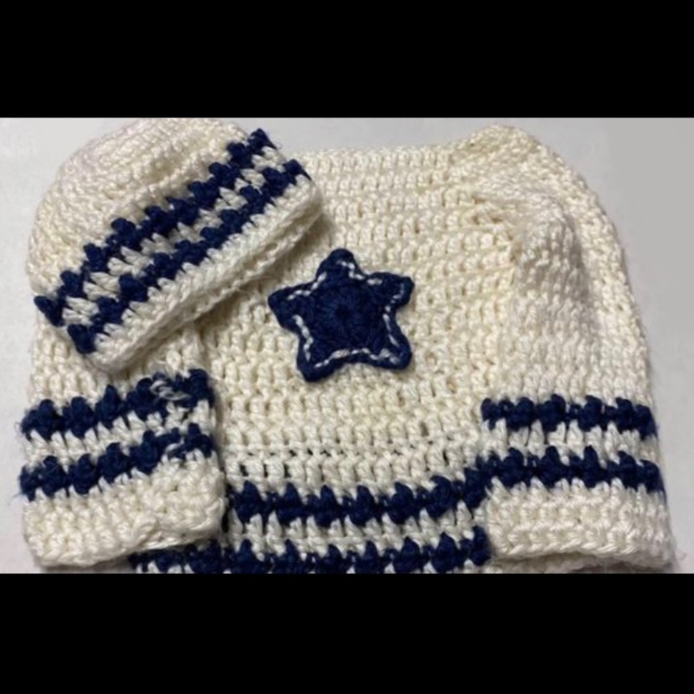 SOLD✨Crochet Beanie & ⭐️ Sweater✨